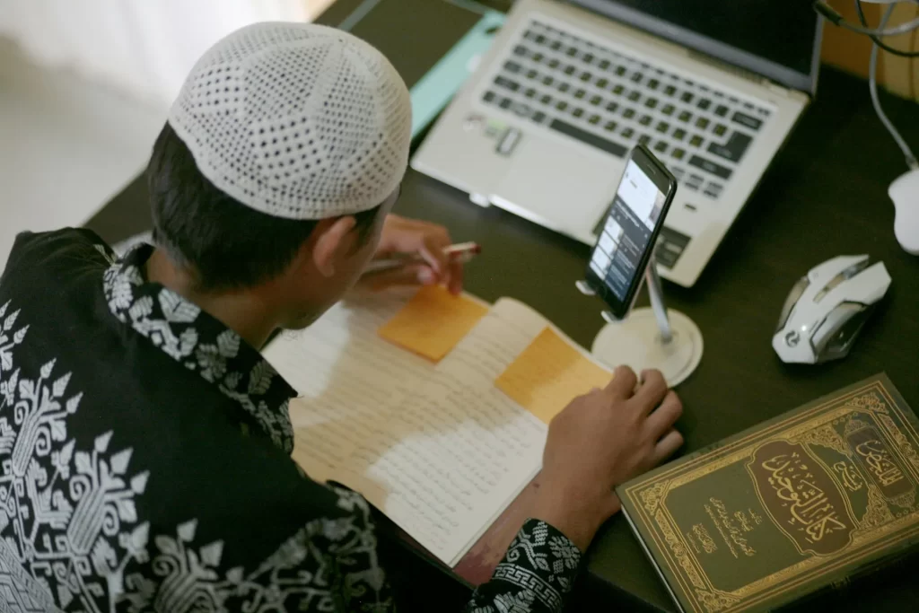 Online Quran teacher teaching a child with proper Tajweed