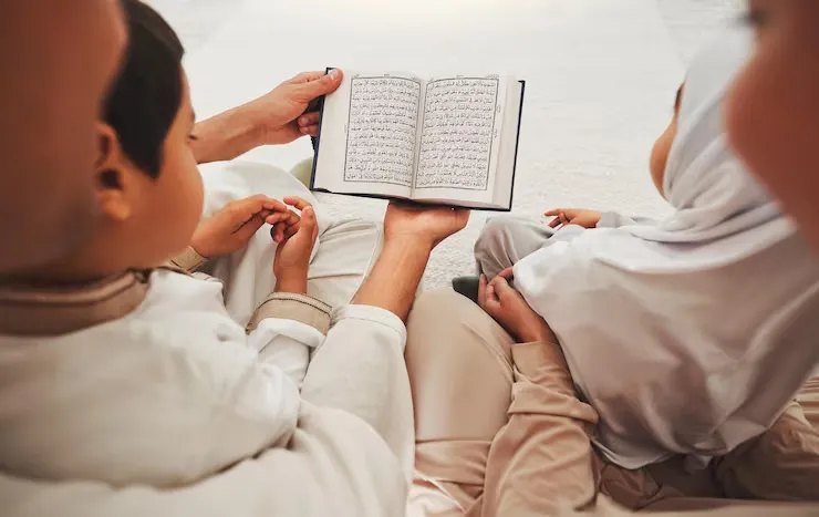 Certified female Alima with a 7-year traditional Alima course background teaching Quran and Tajweed online.